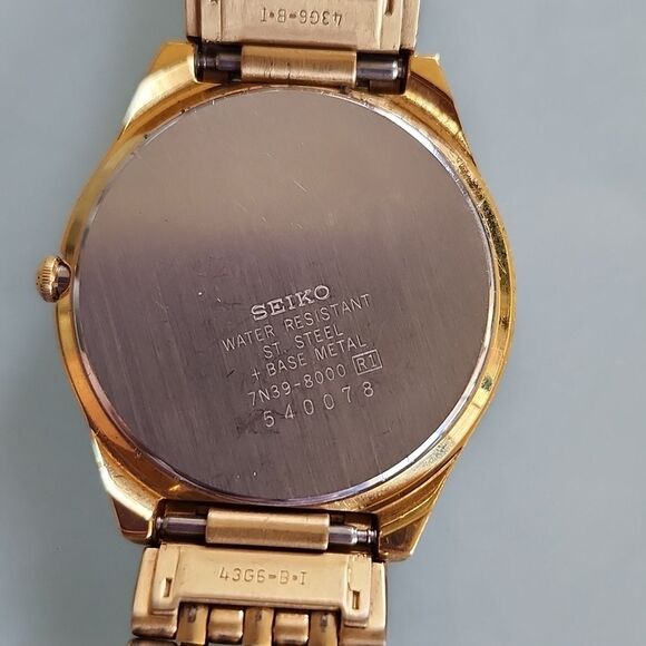 Seiko Gold and Black Roman Numeral  7N39-8000 Watch - Picture 8 of 8